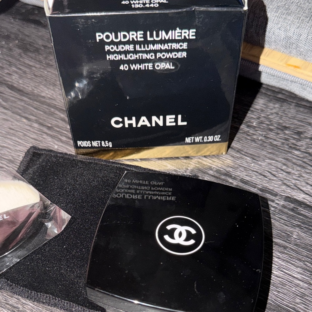 CHANEL Poudre Lumière Highlighter - White Opal